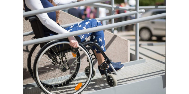 Уклон пандуса для инвалидов-колясочников: нормы, расчет, практические решения Уклон пандуса для инвалидов-колясочников: нормы, расчет, практические решения