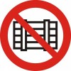 P12 "Запрещается загромождать проходы и (или) складировать"