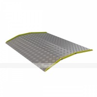 Пандус перекатной с безопасными бортиками, 50х600х600мм Пандус перекатной с безопасными бортиками, 50х600х600мм