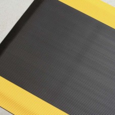 Противоусталостный коврик, линейное рифление, черный с двумя  желтыми краями